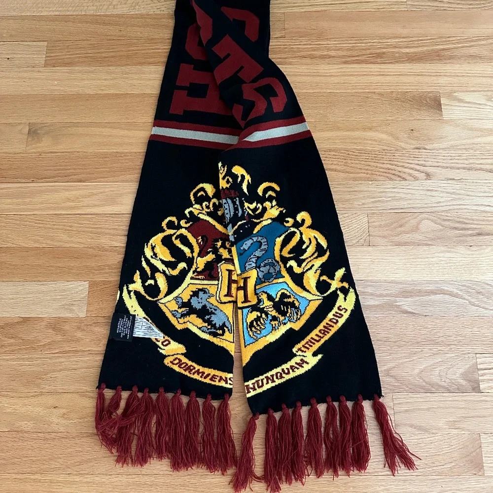 Harry Potter Hogwarts Crest Knit Scarf with Tassels